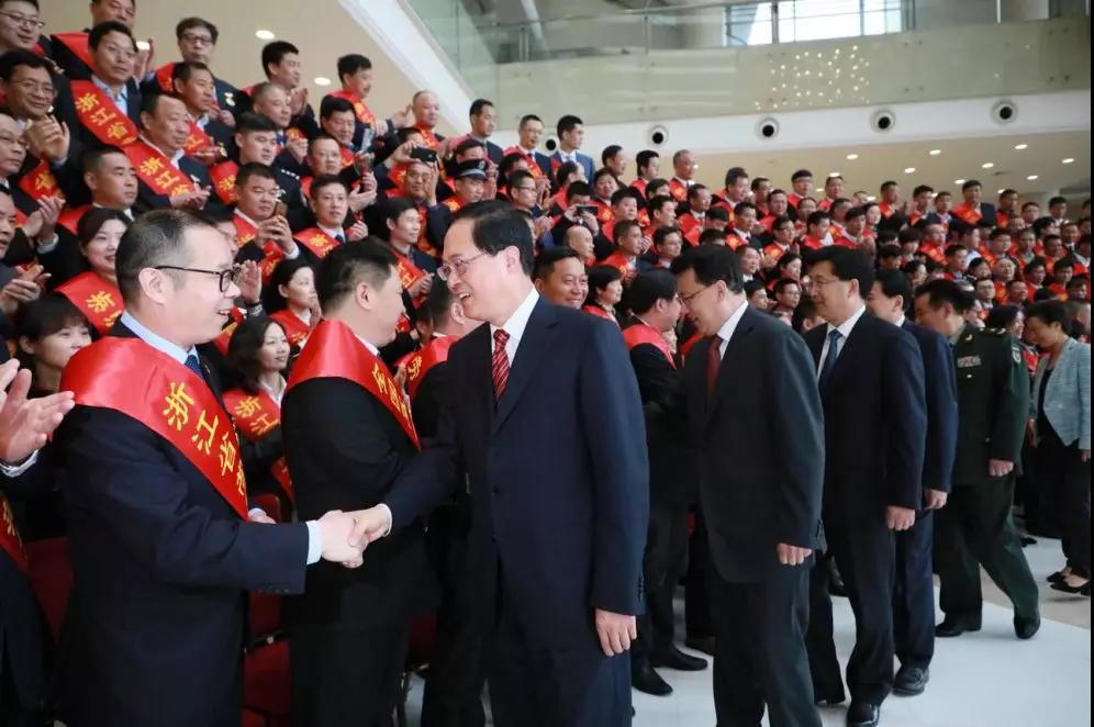 从基层工人到省劳模!巨一集团总经理潘建中荣获"浙江省劳动模范"