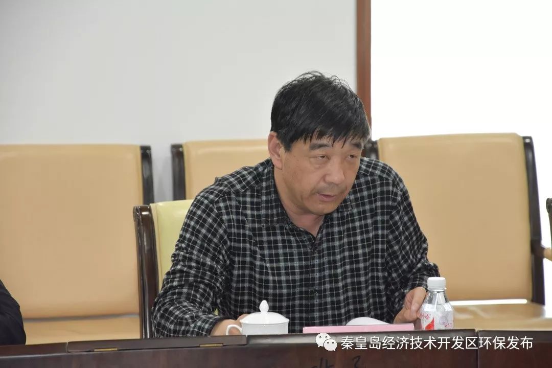 4月23日,开发区管委副主任王建峰主持召开全区大气污染综合治理工作