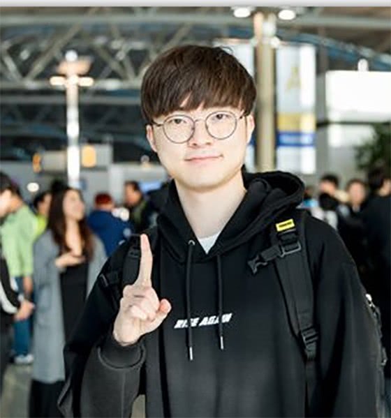 skt赴越南备战msi李哥临行采访我会带着冠军回来的