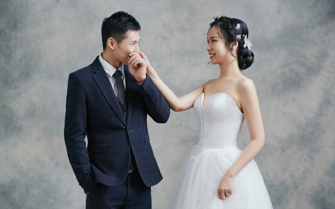 原创30岁张成龙因伤无缘锦标赛海归妻子颜值高女儿可爱喜欢体操