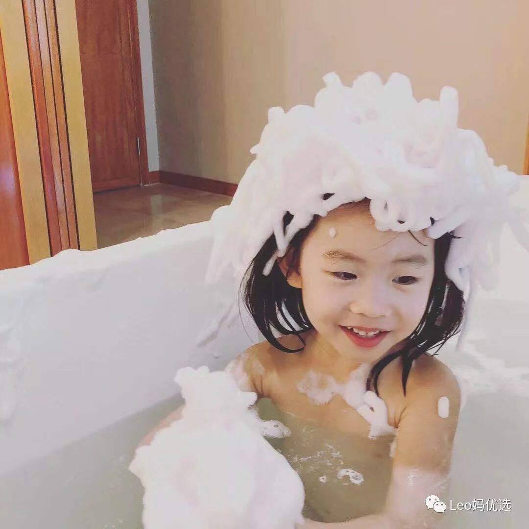 说起宝宝洗澡,哪里会少得了泡泡浴!嘿嘿,这就是熊孩子世界.