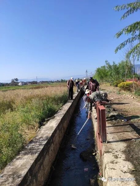 牛街乡开展热水沟清沟工作