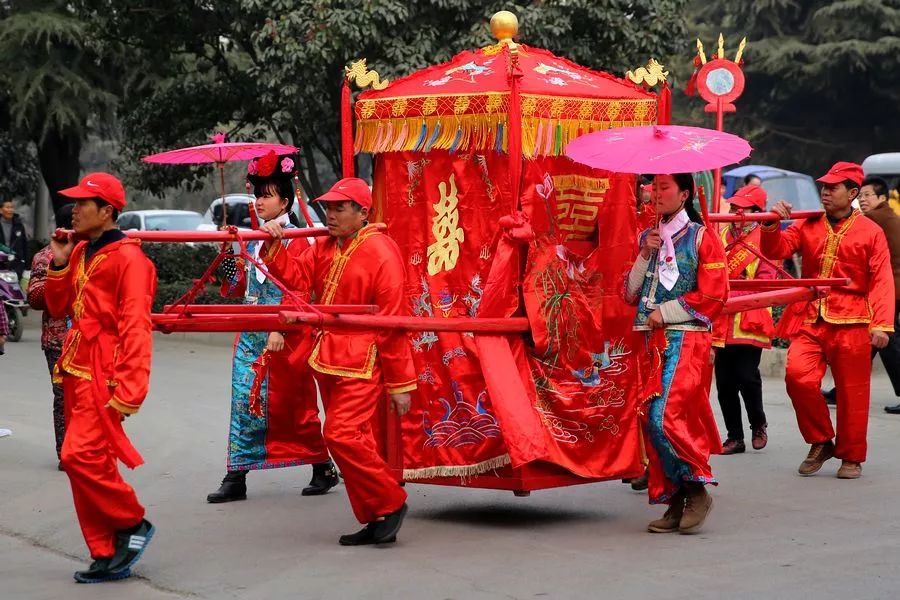 中式婚礼八抬大轿收费图片