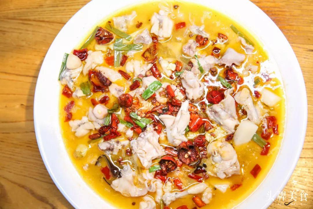 超大份的水煮双拼,分量也是杠杠的, 足够两到三个人一起分享,最快活的