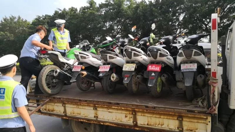 澄海警方重拳整治"鬼火"摩托车,查扣鬼火119辆,12人被抓!