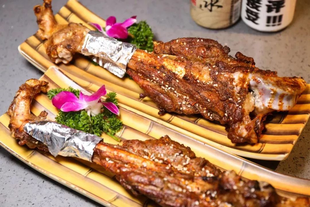 9/人疯抢狂砌→"巨无霸烤羊腿",厄瓜多尔大海虾,草原牛肉串!