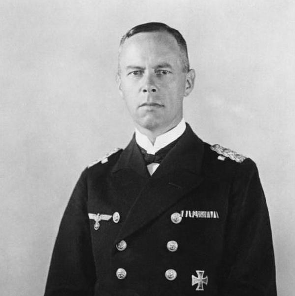 德国舰队指挥官是刚瑟·吕特晏斯(johann günther lütjens)海军上将