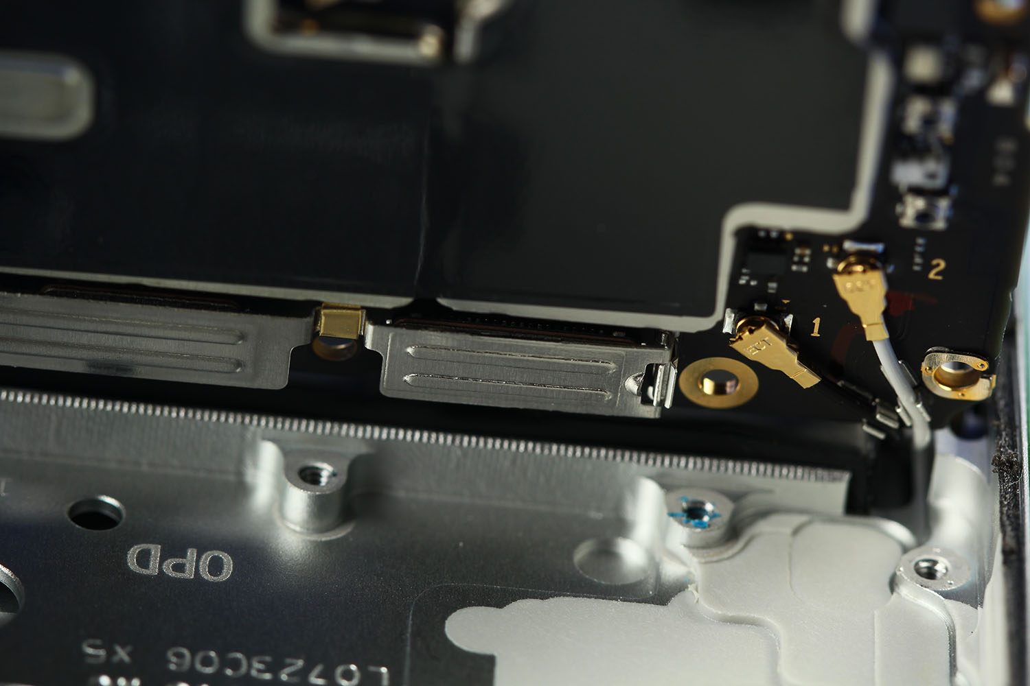 原创集微拆评塔式全域液冷散热系统加持黑鲨游戏2手机拆解