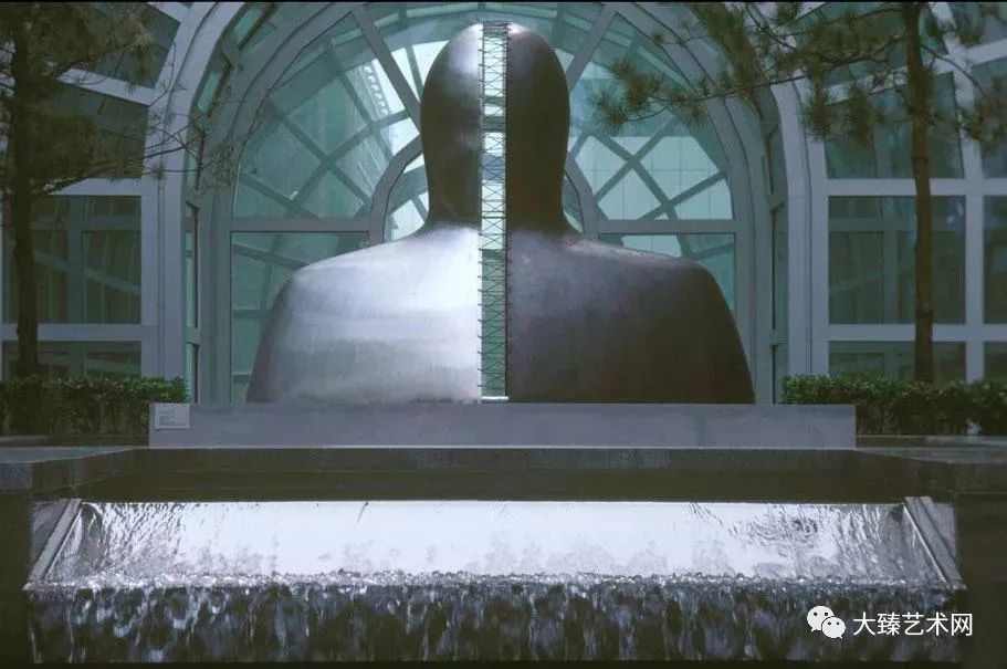 著名雕塑家王中现在的城市艺术让人啼笑皆非