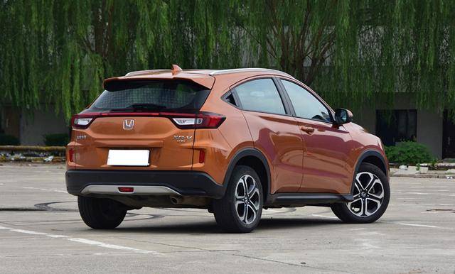 轴距以及前后短悬的设计让t-cross的侧面看起来非常修长,碾压本田xr-v