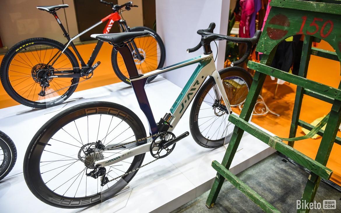 千里达龙卷风tdo前叉夸张的折弯十分吸引眼球