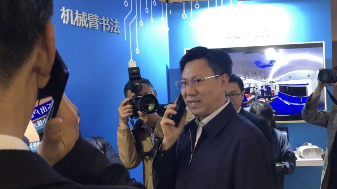 我市宝音太副市长亲自拨通全市首个5g