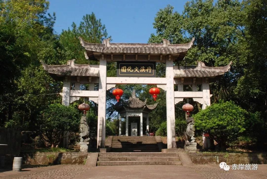 朱丹溪陵园位于赤岸镇东朱村,是1992年兴建的陵园,走进园林,有陈敏章