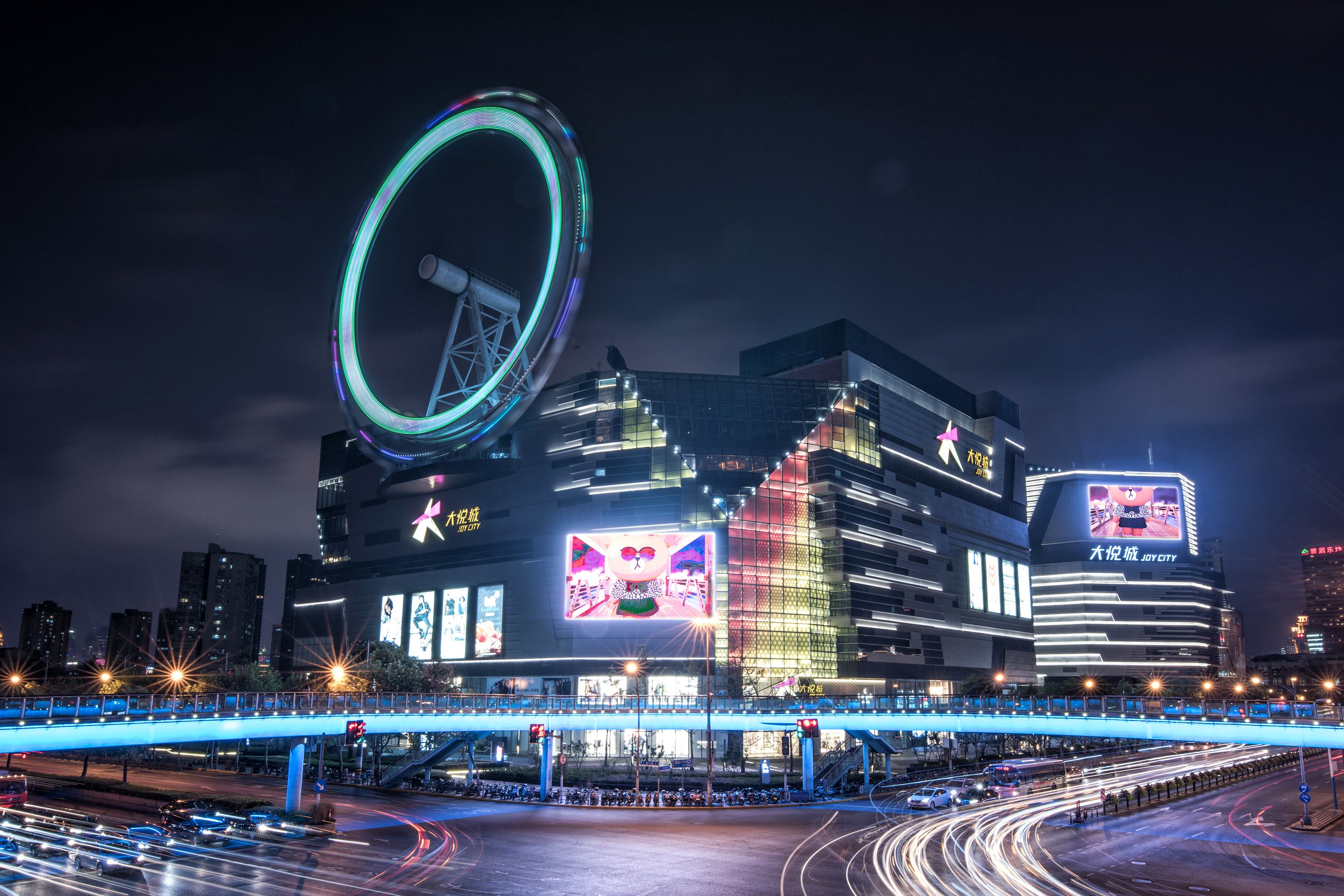 位于西藏北路海宁路的大悦城如今已是"魔都爱情地标".