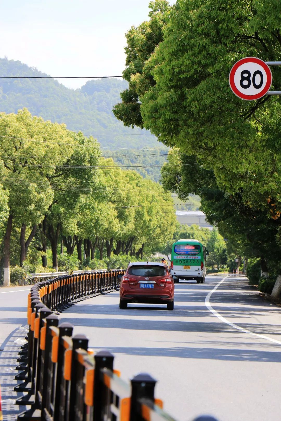 好事璜山穿镇路段装上隔离护栏啦与乱穿马路说再见