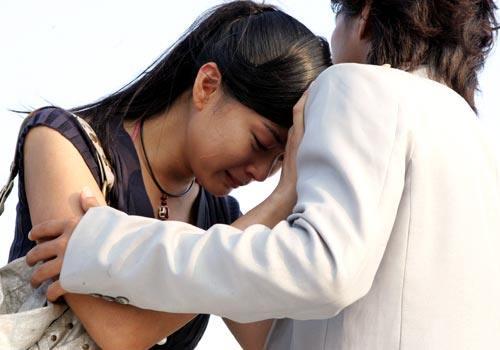 类的,她在《恶灵05》中一人分饰了前世的方亚薇和今生的卓玛两个角色