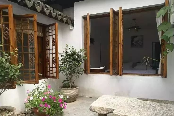 地址:苏州市吴中区甪直镇达圣路66号联系电话:13915552621光影墅民宿