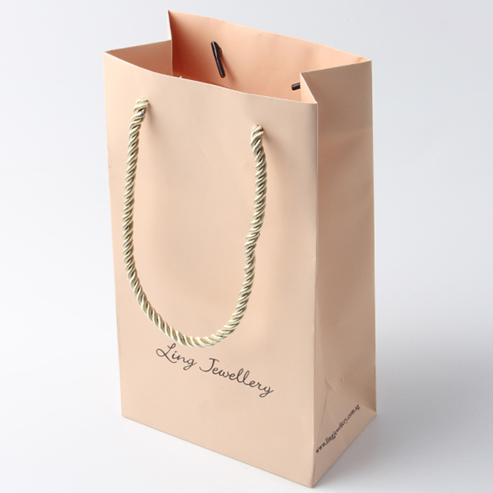 打破传统衣服纸袋订制规格的好处以及错误示范_手提袋