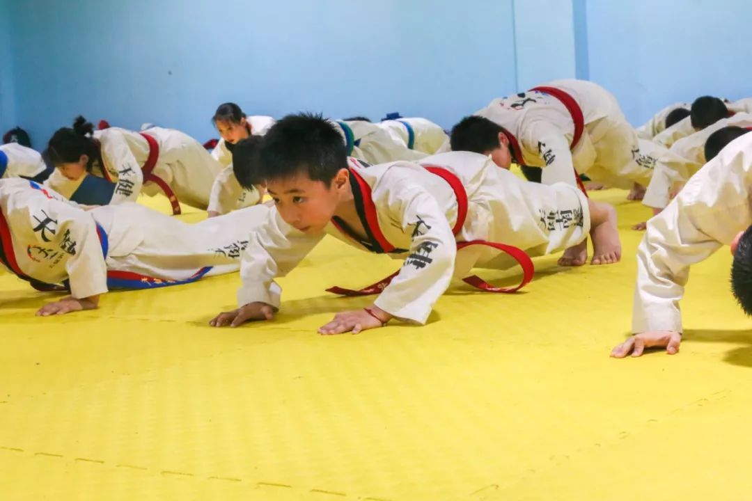 南溪10岁男孩徒手劈木板这家跆拳道馆还出了个国家二级运动员