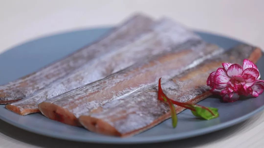 周末厨房脱骨带鱼让你的厨艺由青铜变王者