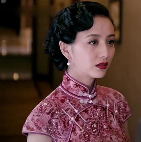 佟丽娅穿上旗袍优雅大气美若天仙36岁的她依旧宛如少女