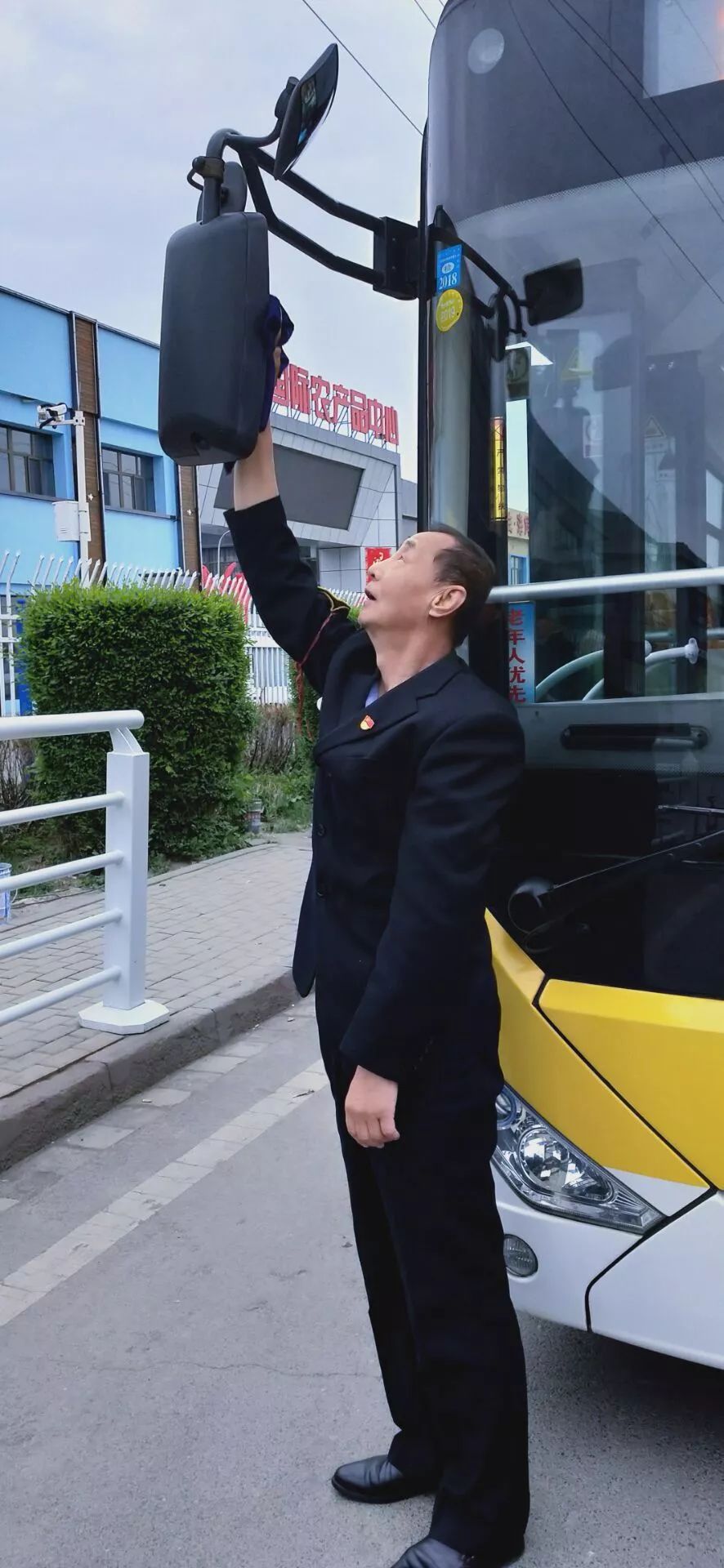 乌鲁木齐公交驾驶员李新民的五一情怀