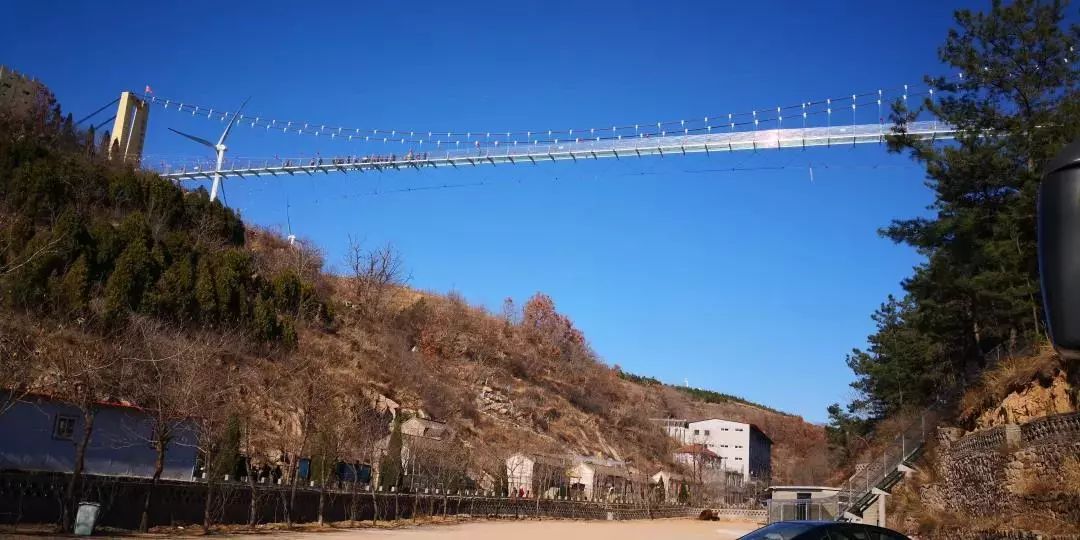 价格:80元/人海阳玻璃栈桥位于地雷战风景区,是全省首个7d空中玻璃桥
