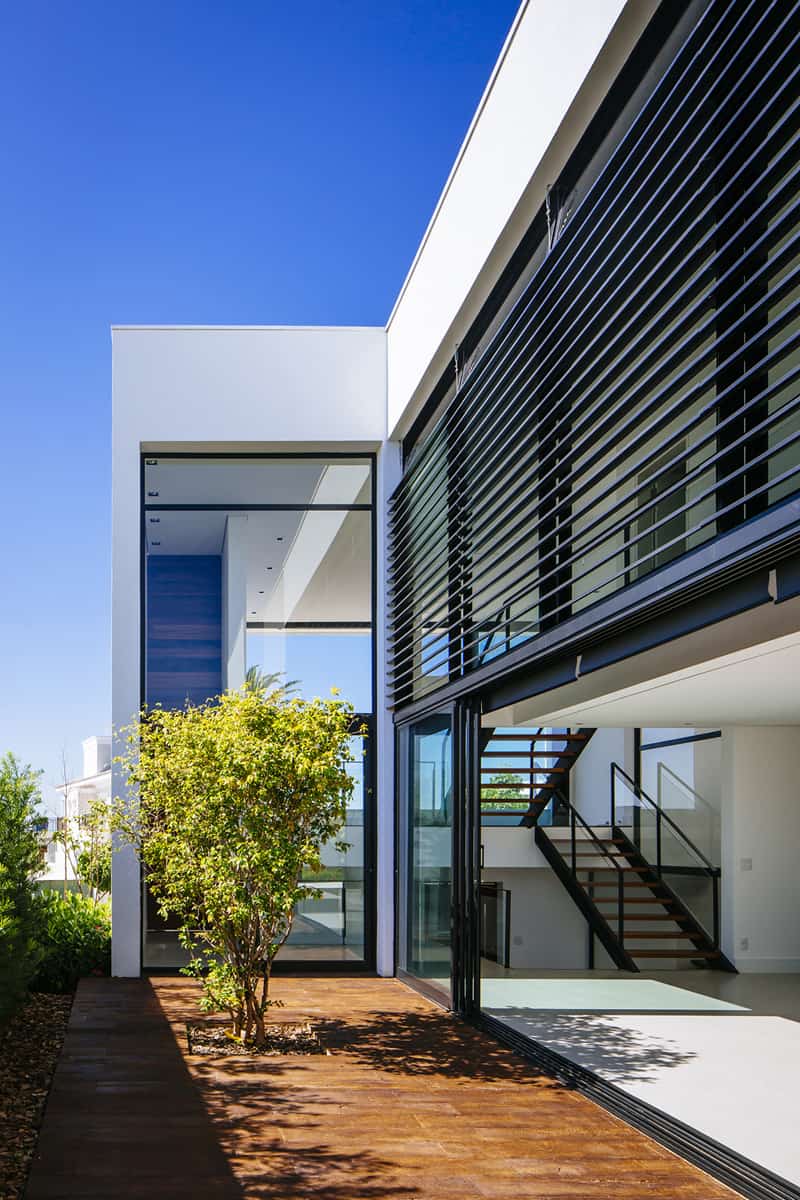 巴西圣保罗一座l形阳光充足的奢华别墅超艺术感