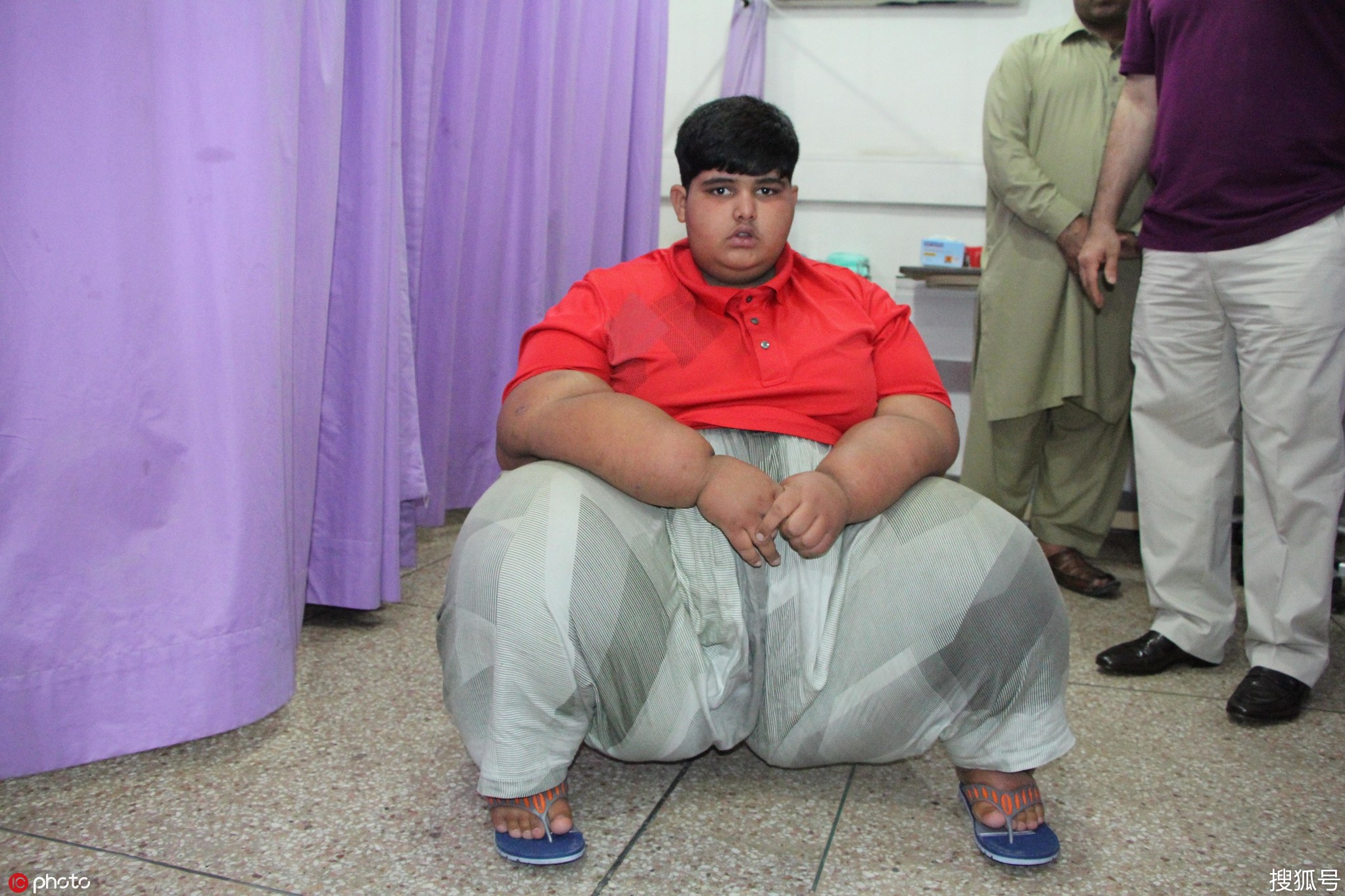 巴基斯坦小孩成最胖男孩 体重近400斤一次吃四人量