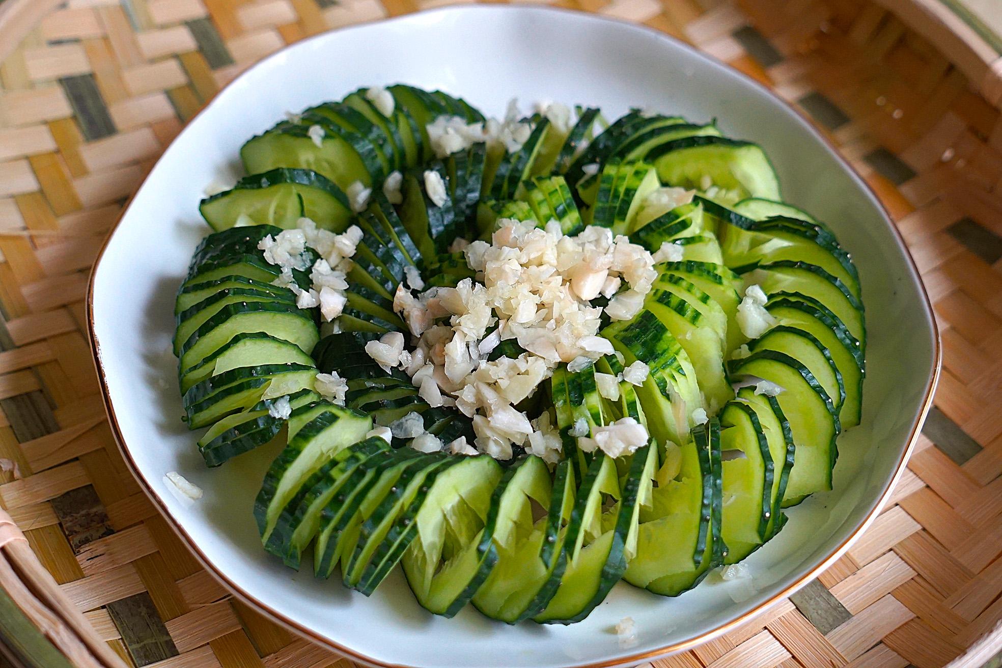 原创夏日到了,老公第一次做了这道凉拌菜,这刀功真是把我逗笑了