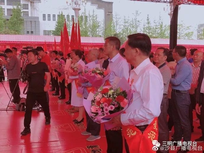 开幕式上邀请了全国劳模罗增寿,黎昌泉,全国五一奖章罗秀贞,省劳模