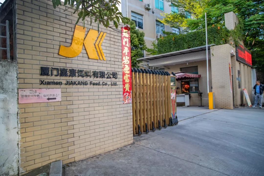 陈威:嘉康与集美大学,厦门大学一直有合作,他们为我们提供了很多优秀