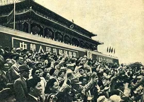 不过在此之前,1920年的5月1日,就有了纪念5·1的活动,提出的要求是8