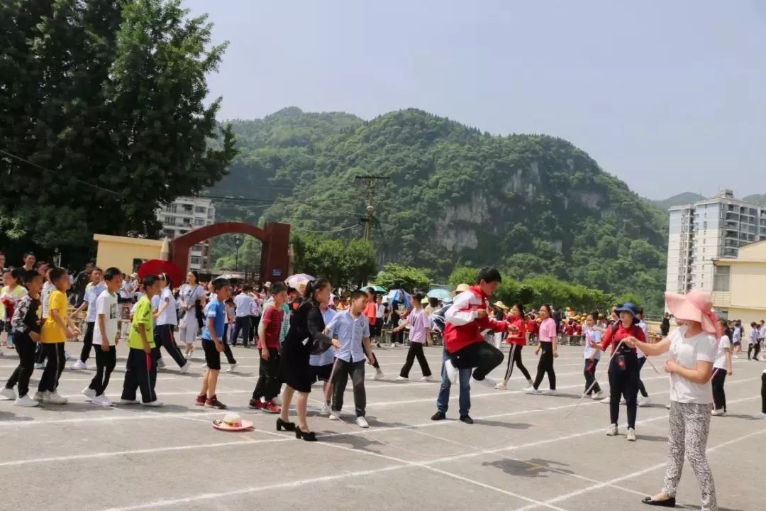 快乐运动会长阳花坪小学展风尚显技能比素质强体魄