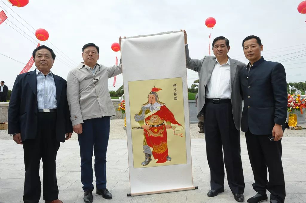 今天上午,在宜兴市周铁镇彭干村,300多名来自全国各地的岳飞后裔等