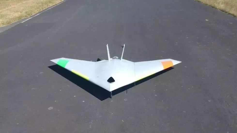 英国这款飞翼无人机没有控制面