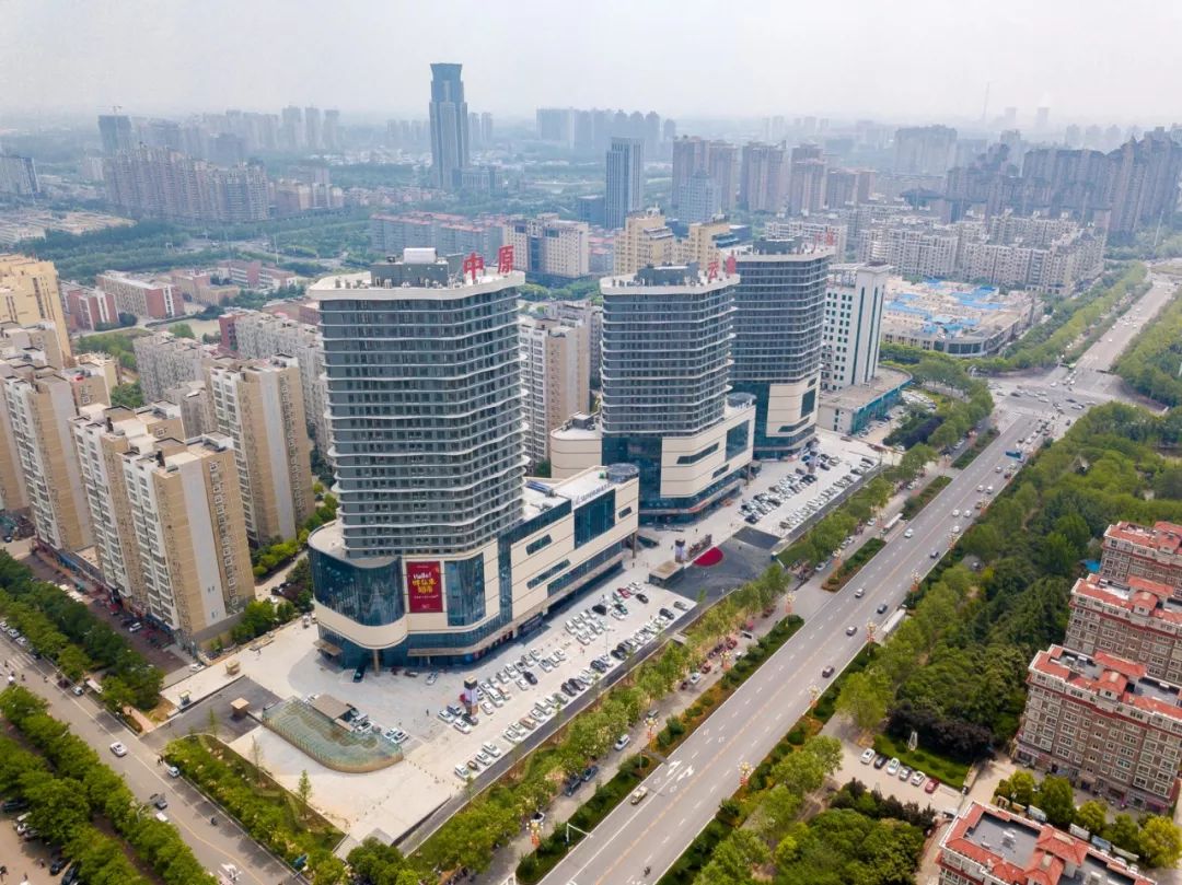 另外,消费者普遍担心的停车问题,云鼎广场配有地下双层停车场,地上