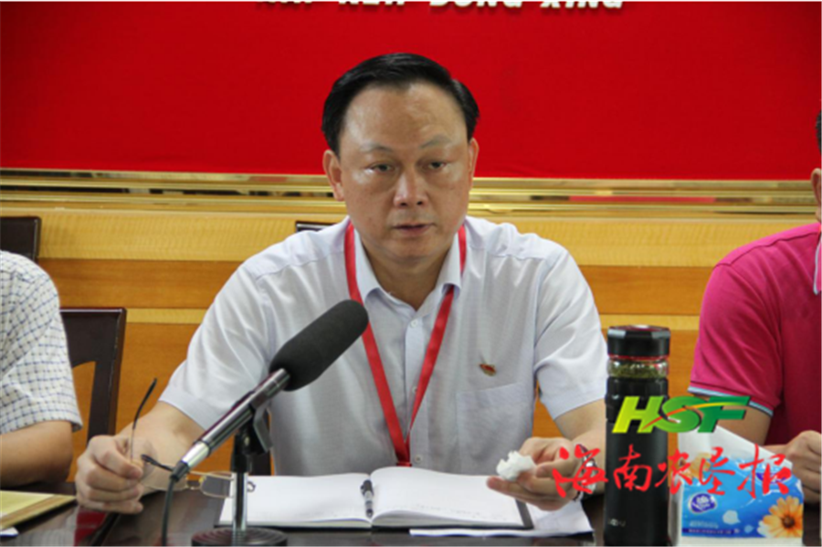 东兴农场公司召开党委理论中心组学习(扩大)会议_杨青