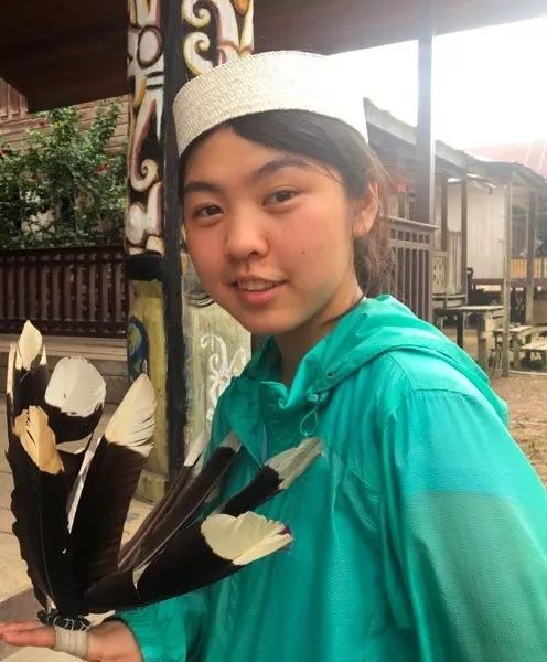 吁保护红毛猩猩中国00后女孩远赴印尼加里曼丹岛调查毁林