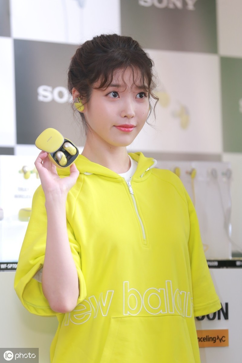 清纯妹纸iu,人美歌甜,多少直男的偶像啊