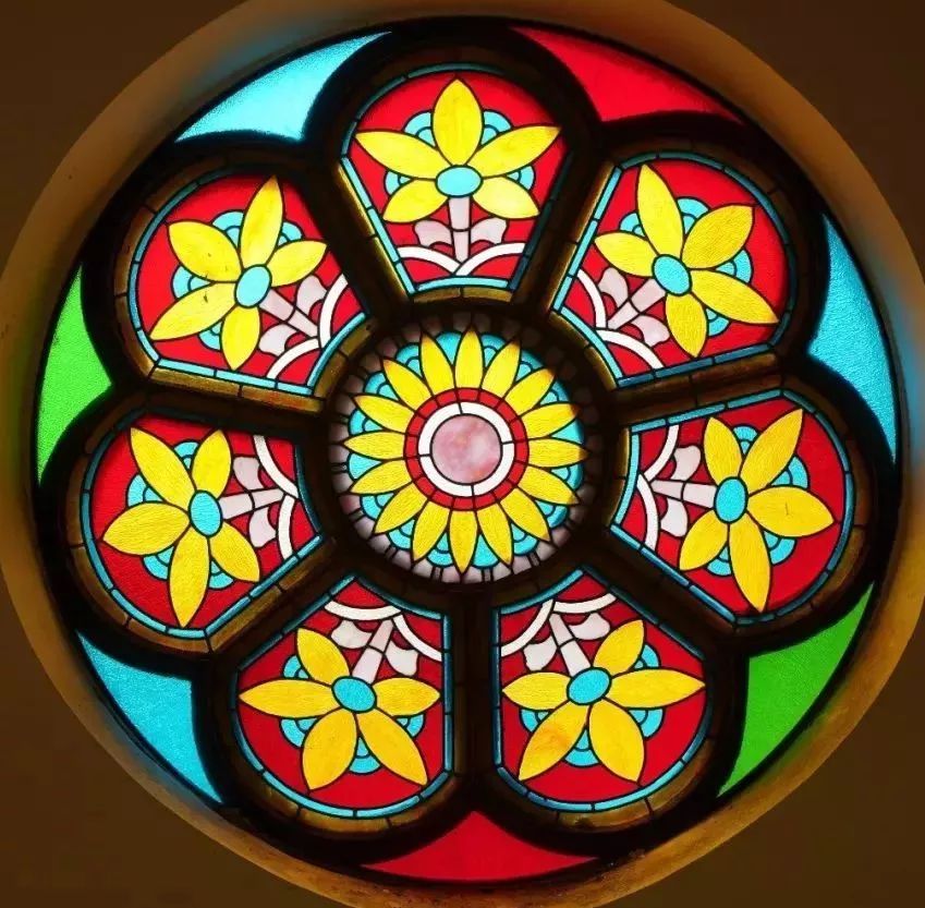 巴黎圣母院凋零的玻璃花窗在启东就可看到你是否见过她的美