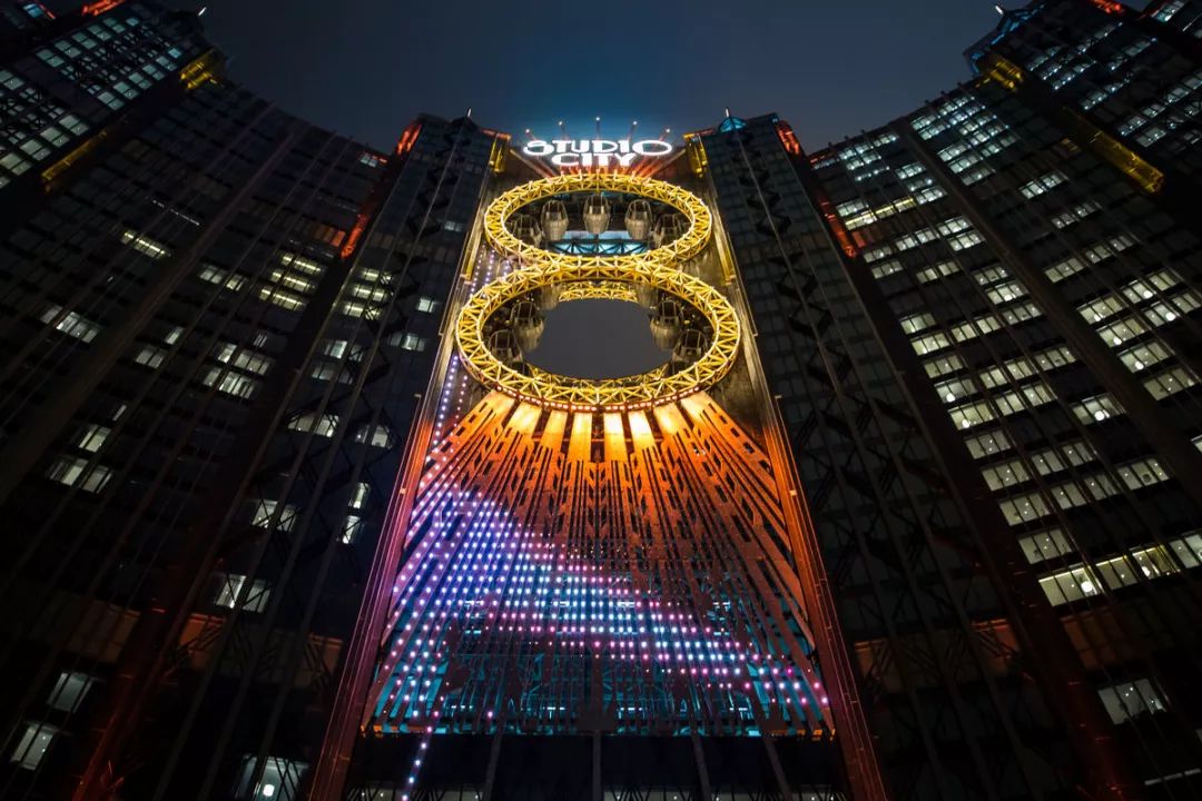 8字摩天轮是新濠影汇的标志性景观,这也是亚洲最高的摩天轮,高达130米