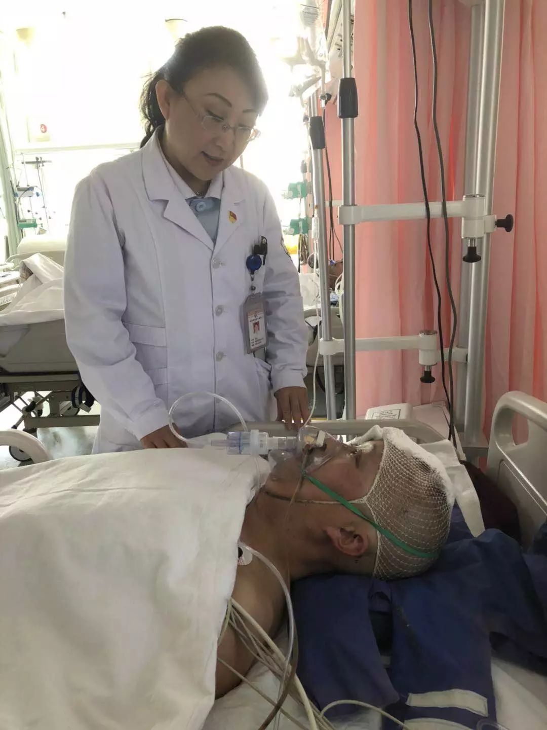 咱们签字先救人男子受重伤家属还没到医生决定