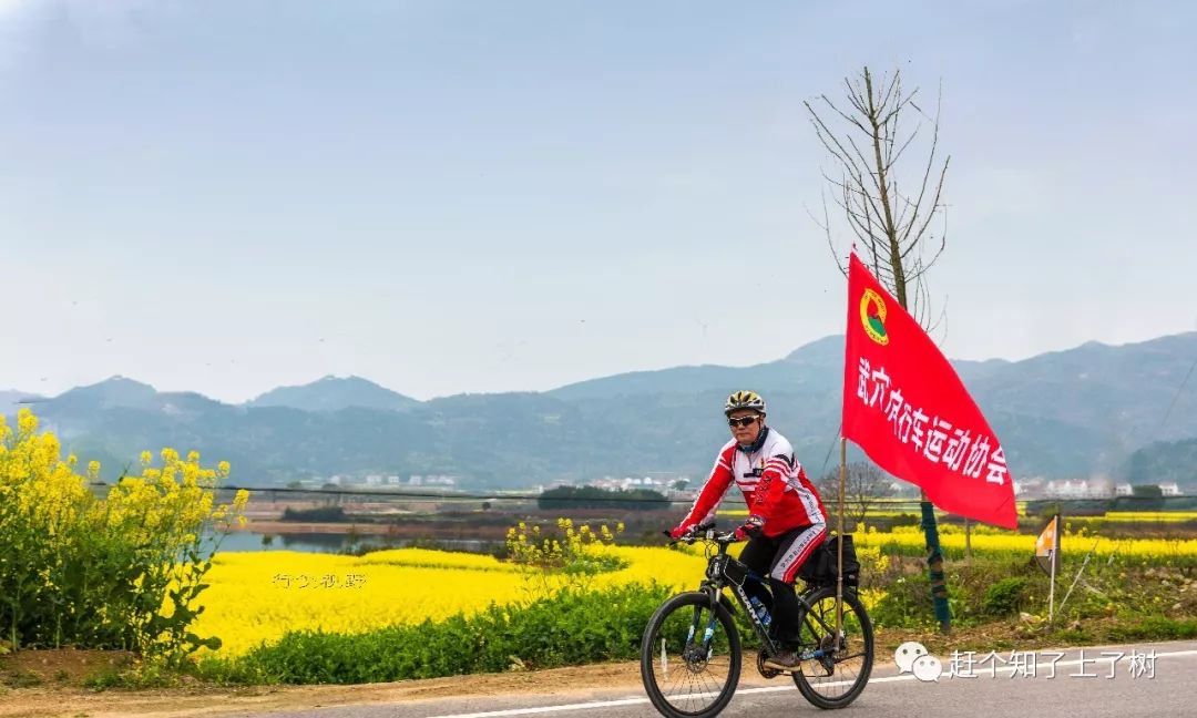 仙人湖原名仙人壩水庫,位於武穴市花橋餘川兩鎮之間,距武穴城區30公里