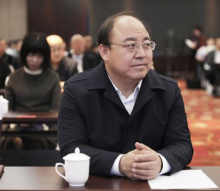 天水市副市长逯克宗及西安交大医学部副主任王子明在签约揭牌仪式上