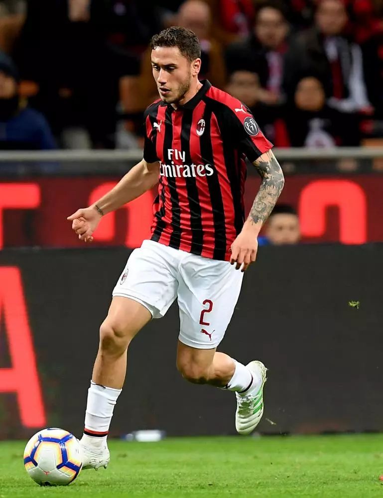 【米兰官方】卡拉布里亚腓骨骨折,赛季报销