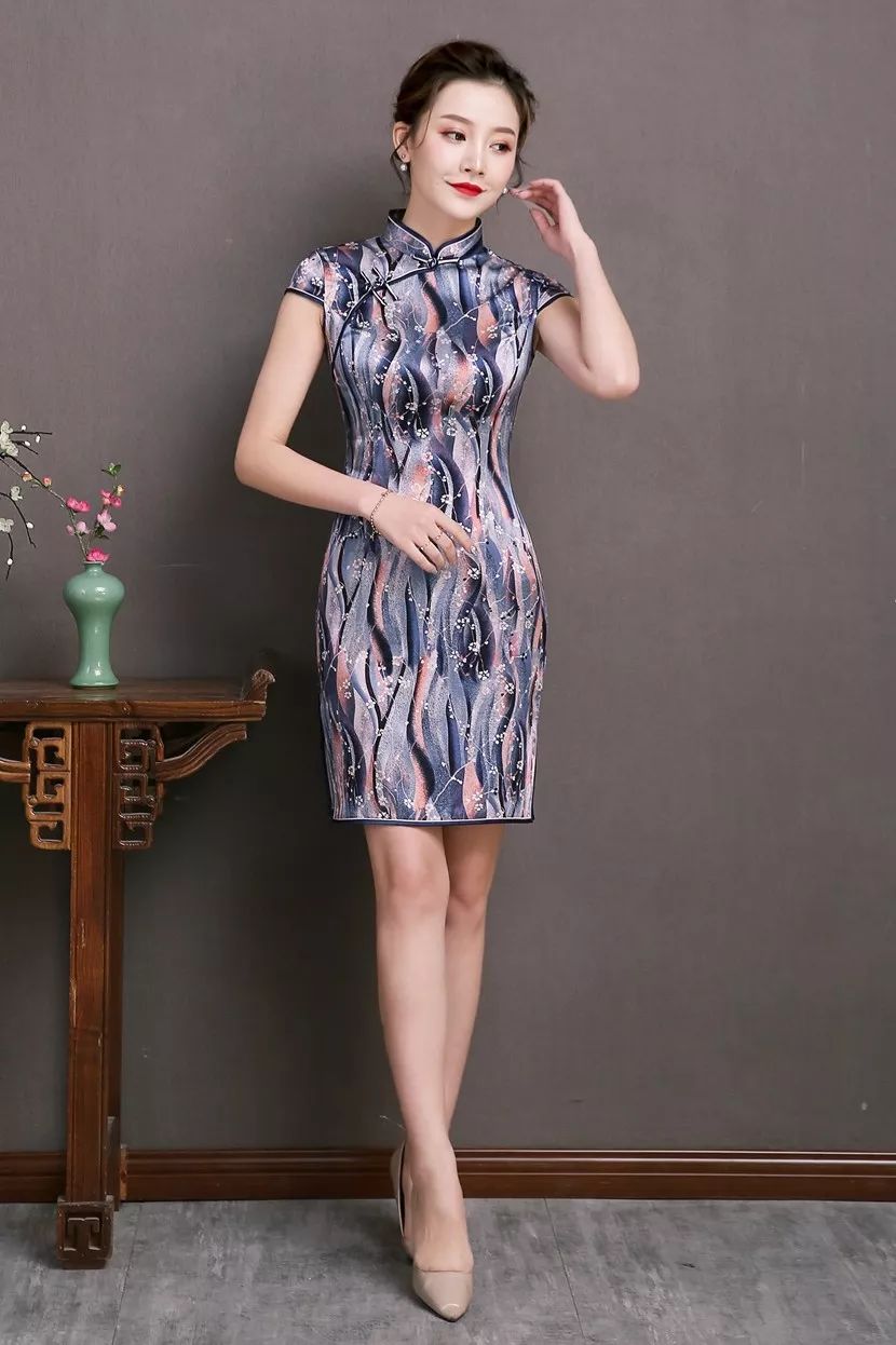 万件丝绸旗袍超低价来袭!长沙县女人疯抢.