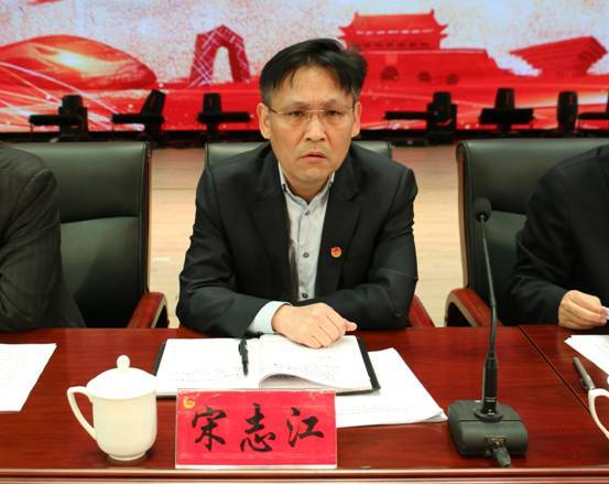 宋志江在主持会议时要求,全县广大青年要听党话,跟党走,把握好正确的