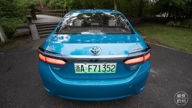 在杭州800000人抢4800个浙a牌照