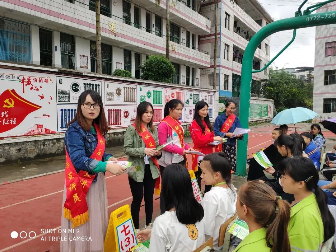 反邪柳州融水县白云乡结合五四青年节开展反邪教宣传进活动